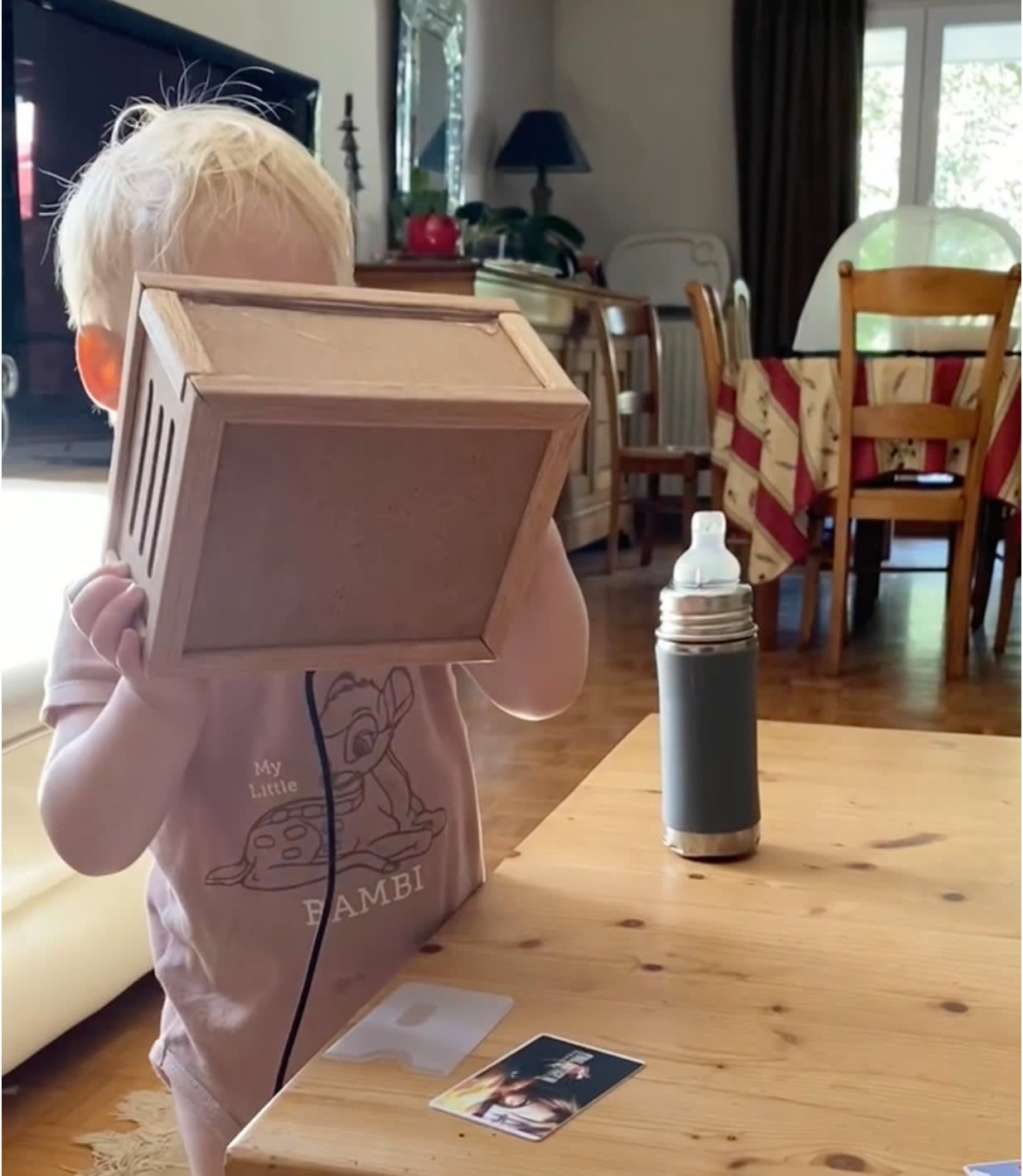 Il ne veut plus lâcher sa boîte à musique